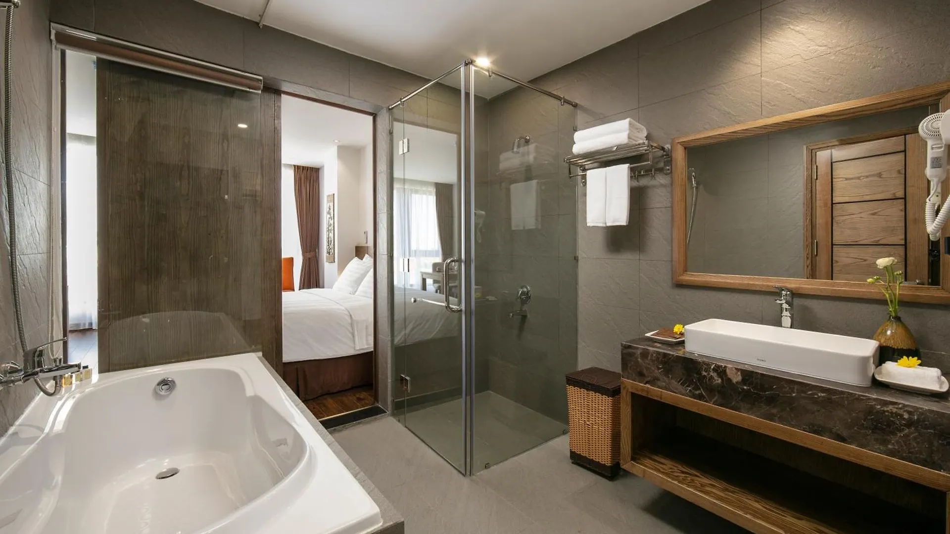 Hotel Bloom In Saigon - The Residence Ho Chi Minh