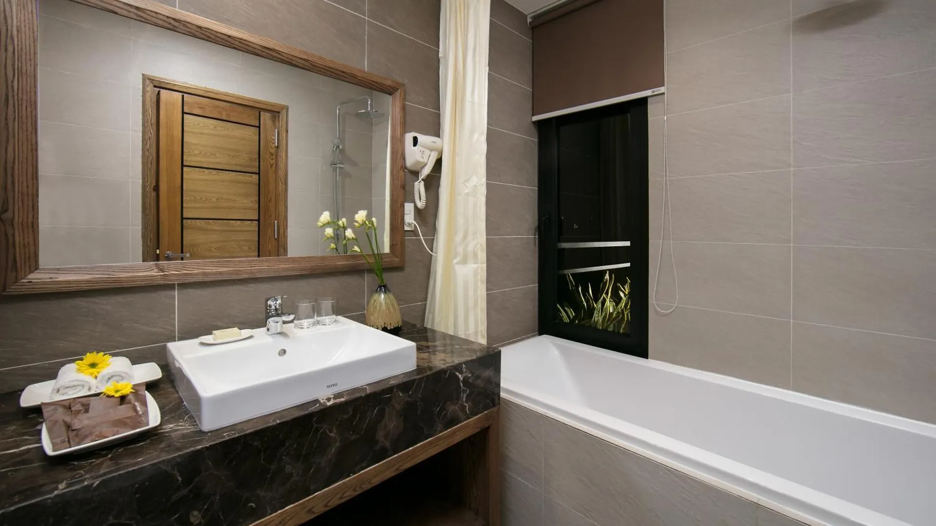 Bloom In Saigon - The Residence Хошимин 4*,