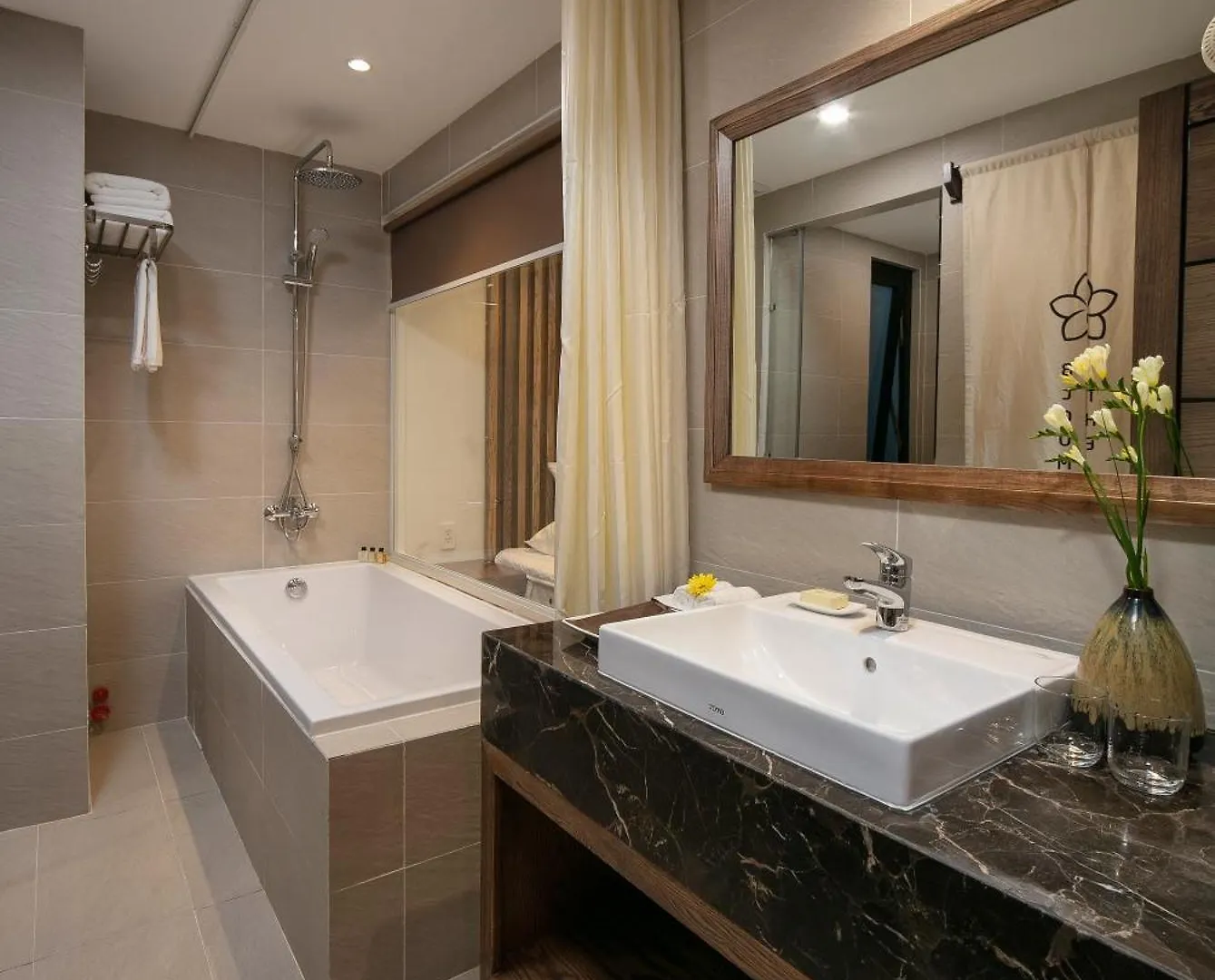 Bloom In Saigon - The Residence Ho Chi Minh City Hotel
