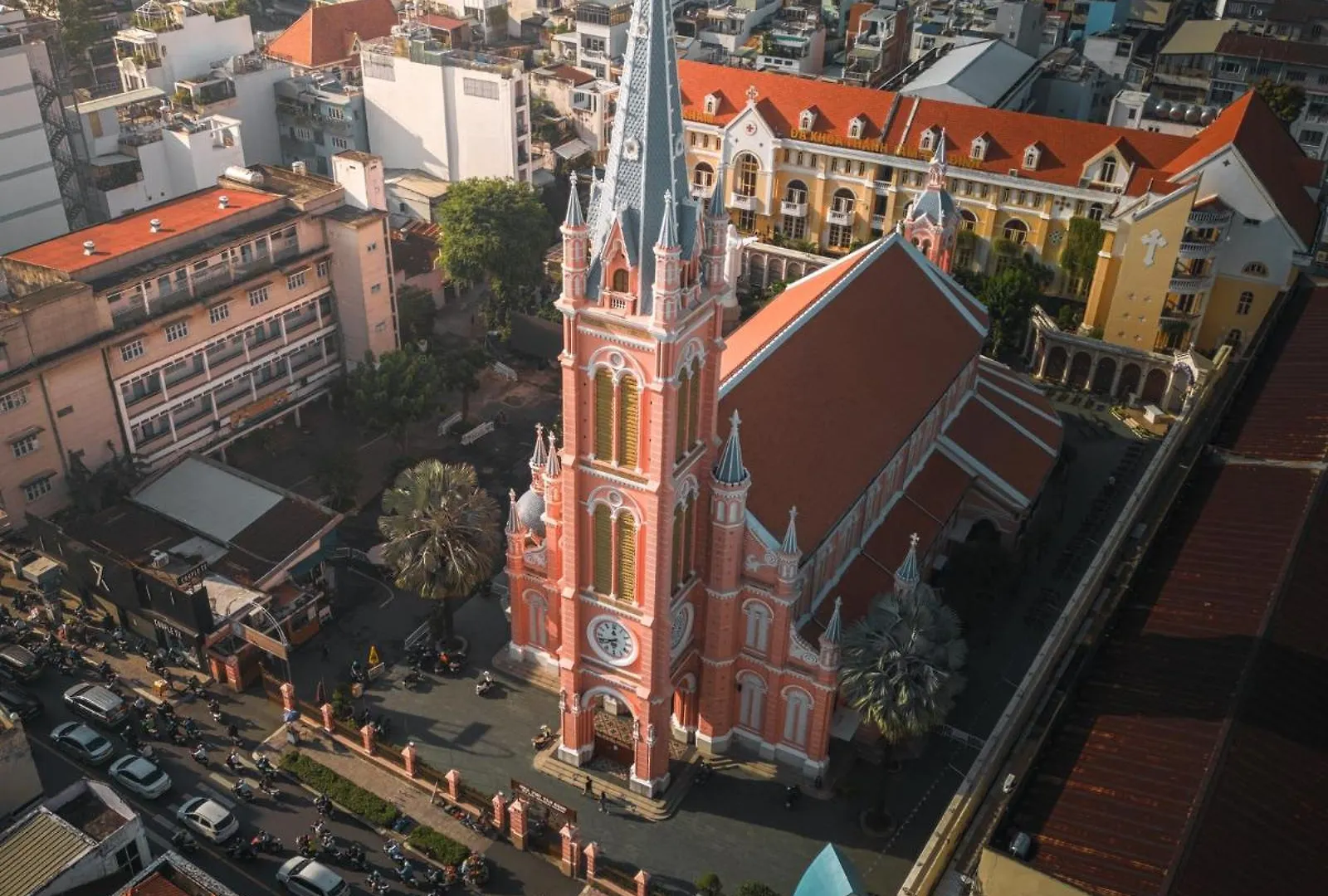 Bloom In Saigon - The Residence Ho Chi Minh City Hotel
