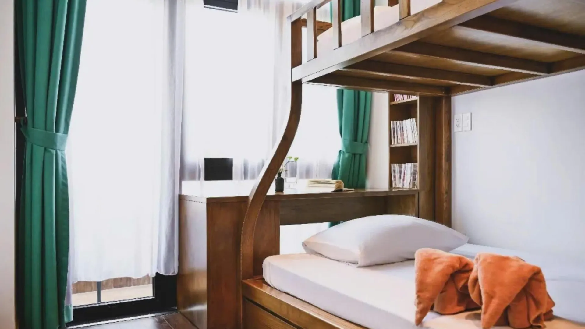 Bloom In Saigon - The Residence Ho Chi Minh City Hotel